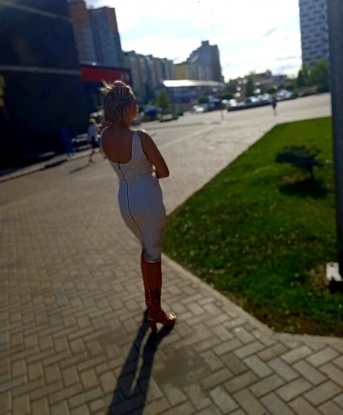 Живу в самом сердце Москвы, где очаровательные улички и музыкальные фонтаны усилят наши эмоции. Позволь мне рассказать тебе о моих услугах: я оказываю широкий спектр интимных развлечений, сделанных специально для удовлетворения каждого твоего желания. Расслабляющий массаж, страстный французский и заводящий стриптиз - все твое! Уверяю тебя, мы отправимся в сказочное путешествие страсти и удовольствия, которое оставит незабываемые впечатления. Гарантирую 100% конфиденциальность и заботу о твоем комфорте. Моя красота, уверенность и опыт поразят тебя, а мои отзывы и фото лишний раз убедят в моей непревзойденной привлекательности. Сделай шаг в мое мирочка 🔥, и я обещаю, что ты не пожалеешь! 😉 Алена